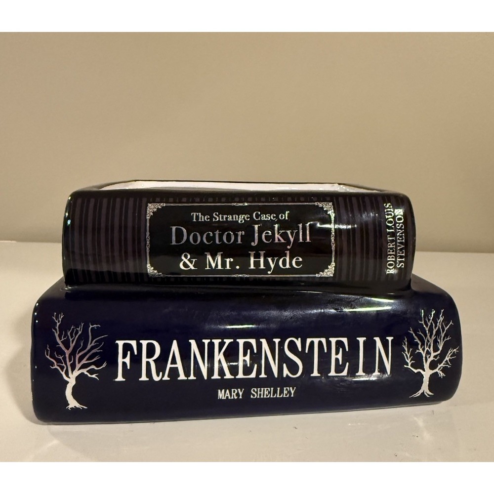 New Halloween Spooky Stacked Book Candle Dr Jevkyll & Dracula